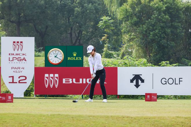 全力以赴精准挥杆迪桑特高尔夫见证2024别克LPGA锦标赛精彩瞬间