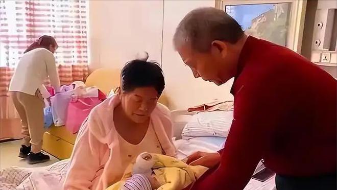 小天赐终为父母的“众叛亲离”买了单年仅5岁活得不像个小孩(图3)
