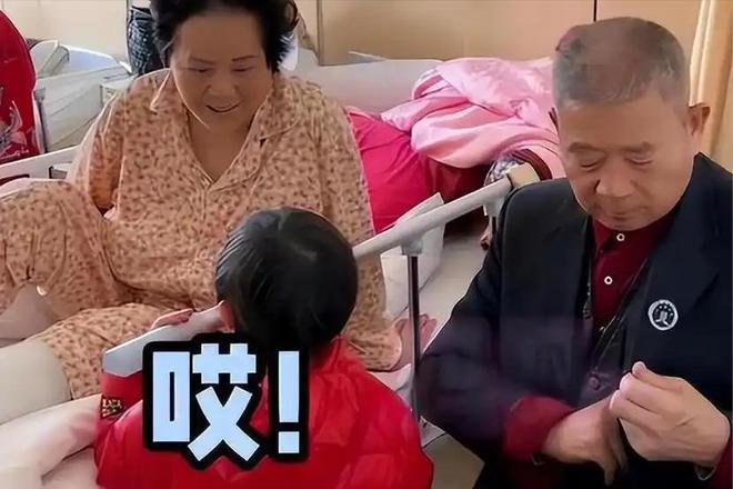 小天赐终为父母的“众叛亲离”买了单年仅5岁活得不像个小孩(图8)