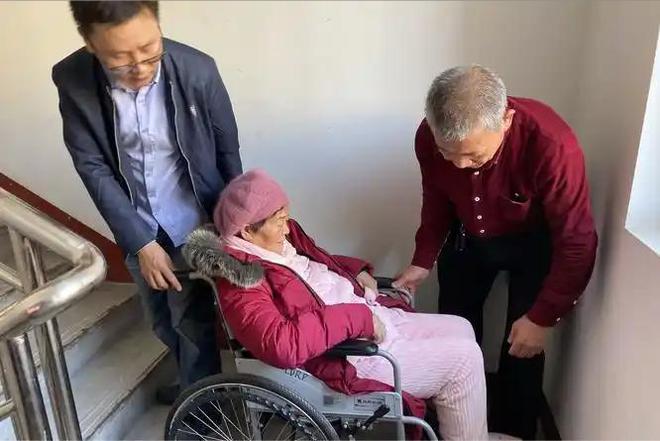小天赐终为父母的“众叛亲离”买了单年仅5岁活得不像个小孩(图10)