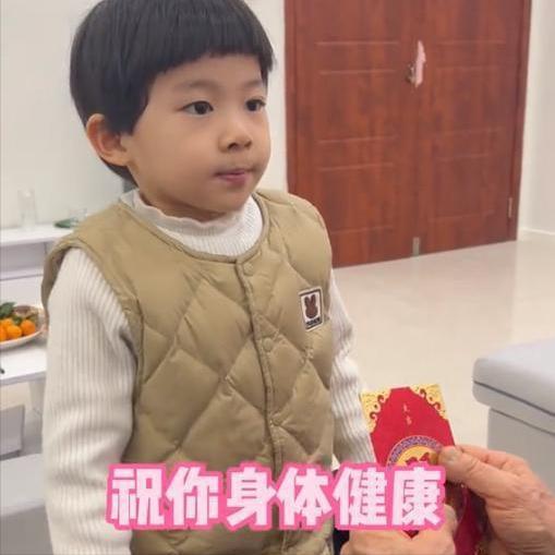 小天赐终为父母的“众叛亲离”买了单年仅5岁活得不像个小孩(图16)