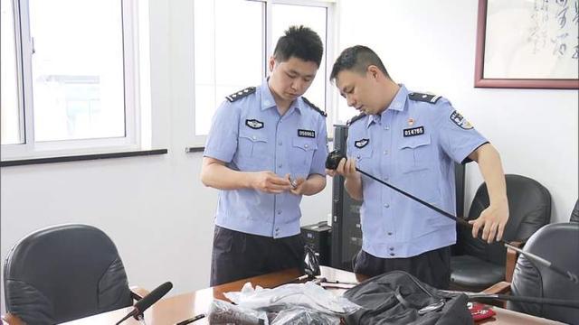 直播间售卖假冒品牌高尔夫球杆浦东公安顺藤摸瓜捣毁制假售假团伙(图1)