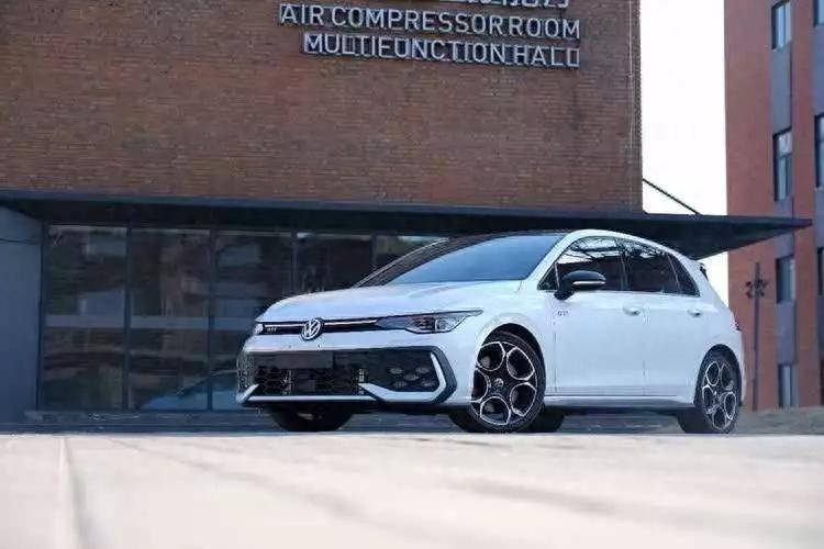 进化不止于数字深度体验新款高尔夫GTI(图1)