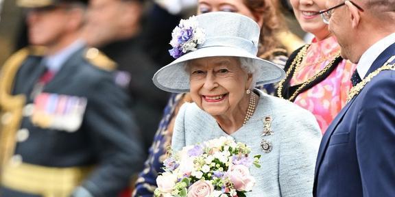 96岁英女王状况越来越好！去苏格兰凑热闹露出标志笑容可爱温暖