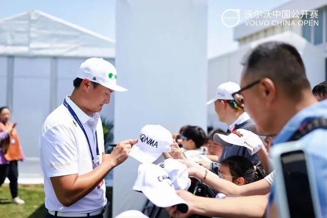 为什么她能在绳圈内跟组李昊桐？(图1)