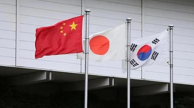 特朗普彻底急了再对中国下死手关税升到104%国家队深夜救场(图12)