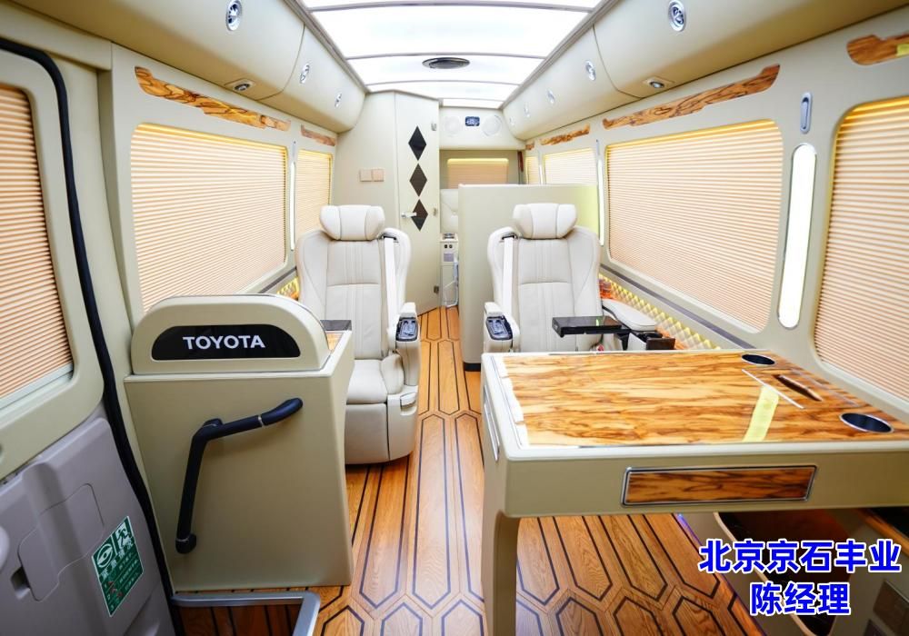 丰田考斯特6座大型商务旅居车湖北落地多少钱(图2)