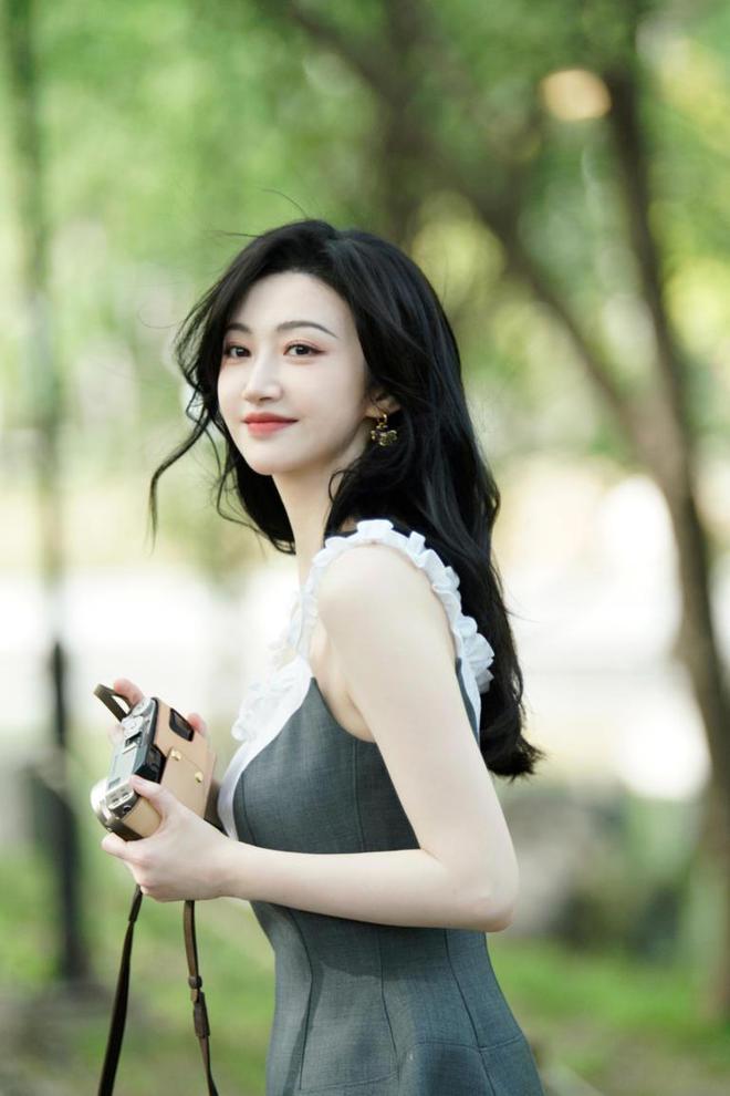 景甜轻熟通勤风太养眼(图2)