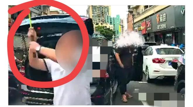 最新！东莞奔驰司机别车砸车后续警方回应：双方都认可处理结果(图8)