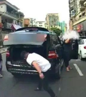 砸车后续：姚先生得到满意的结果奔驰哥完蛋了按规定最高三年(图2)
