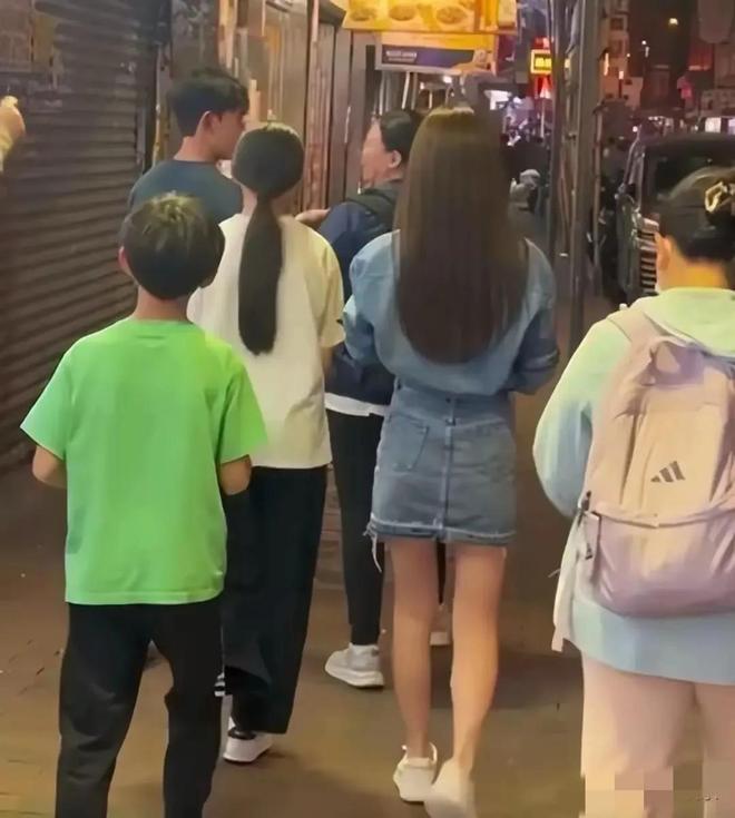 小杨阿姨秀耳环母亲节筱梅赠送的礼物即将带俩娃返京参加婚礼(图8)
