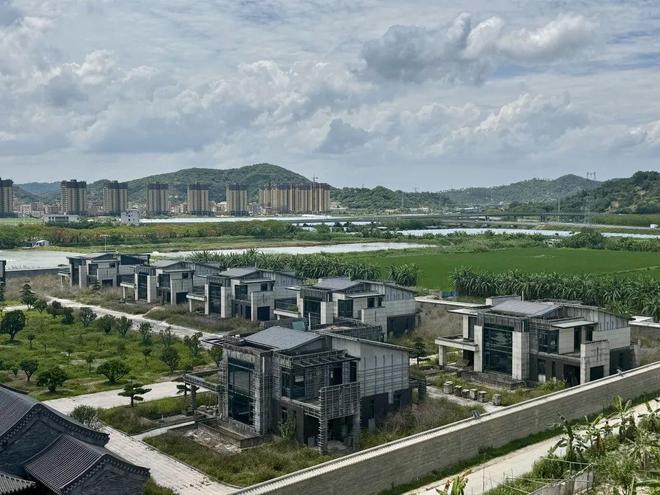 10亿违建豪宅“英之园”深扒背后的“大人物”！(图4)