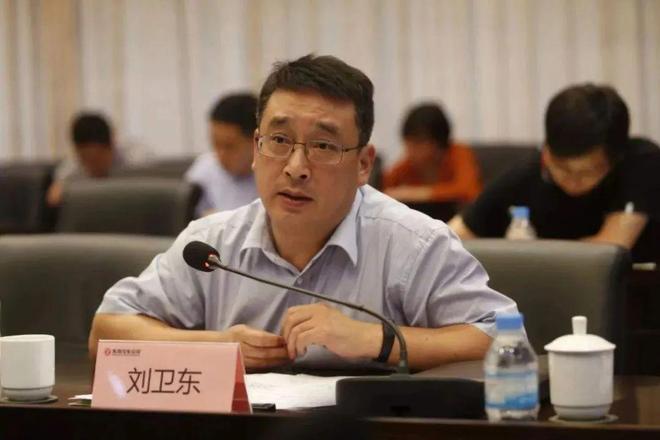 刘卫东接受旅游、打高尔夫球等活动安排违规操办生日宴“靠企吃企”！(图1)