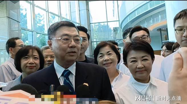 卓卢互杠看细节高下立见！柳采葳：蹭声量的阁揆满意度怎么可能高(图1)